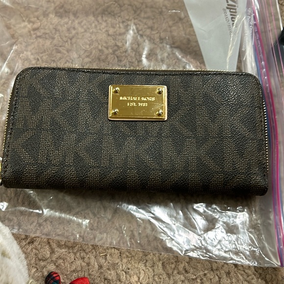 Michael Kors Other - Michael Kors signature wallet